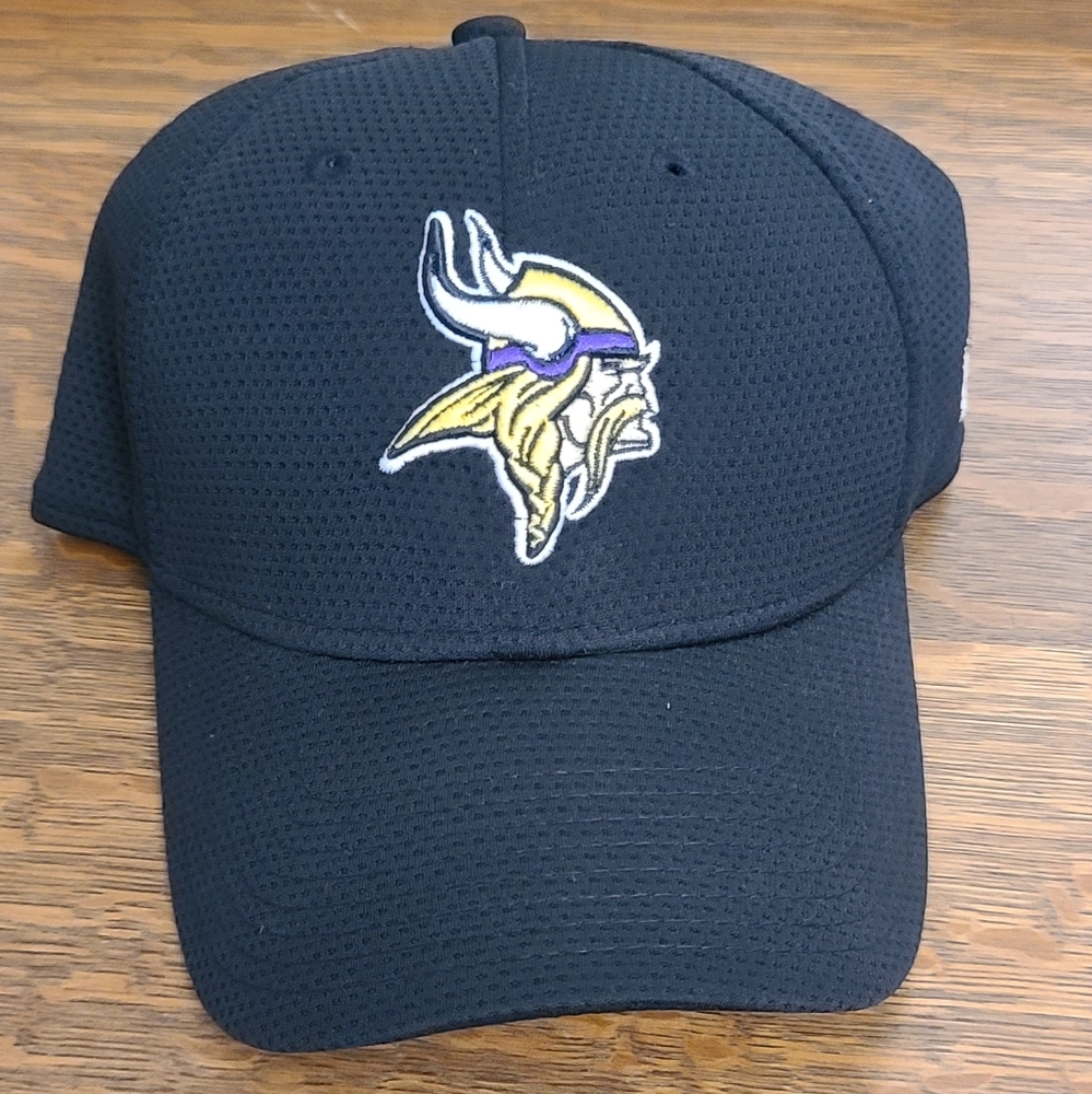 New Era 39THIRTY Black Vikings Hat